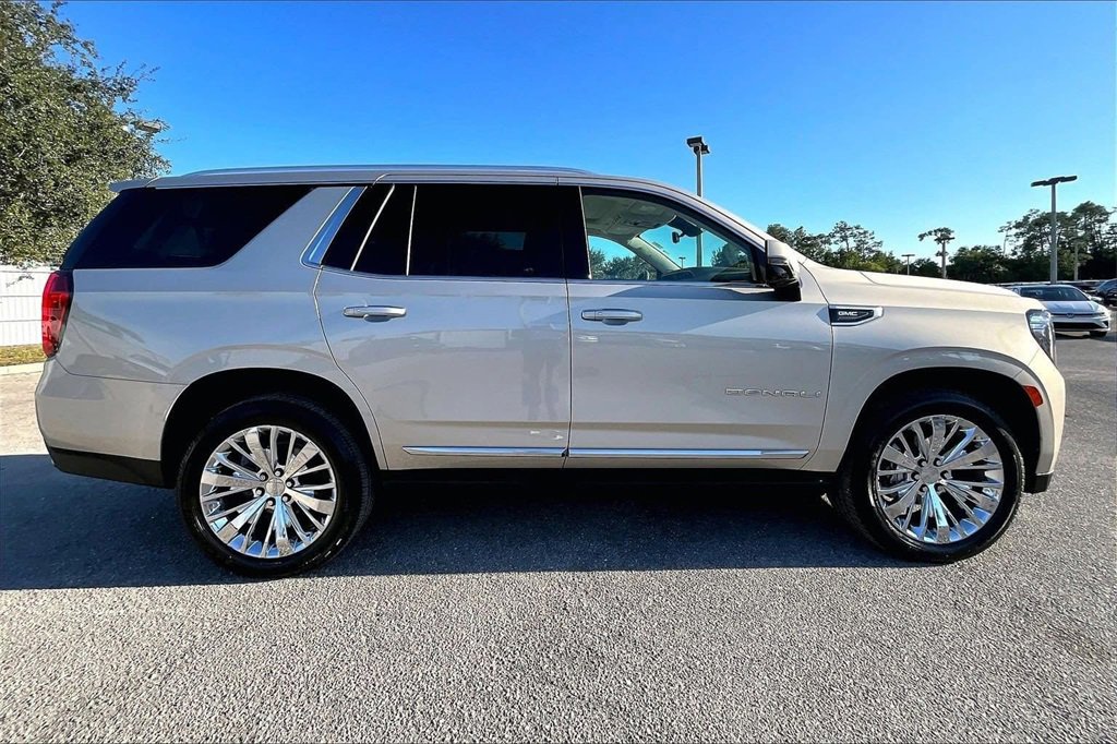 Used 2021 GMC Yukon Denali w/ Denali Premium Package image 4