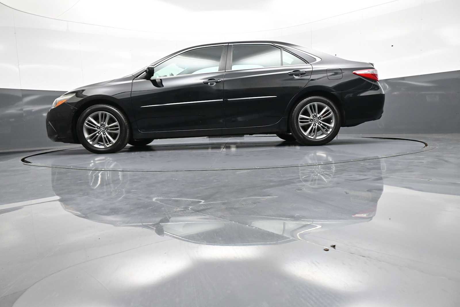 Used 2016 Toyota Camry SE w/ Protection Package (Q2) FWD image 31