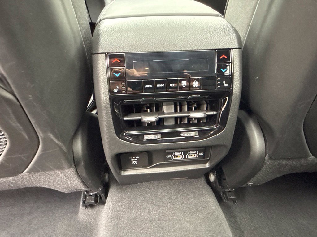 Used 2023 Jeep Grand Cherokee Overland w/ Luxury Tech Group IV AWD/4WD image 21