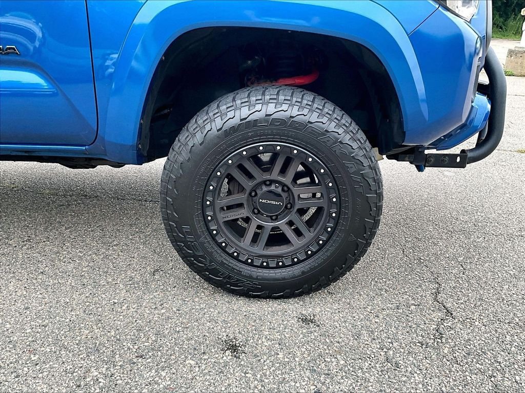 Used 2017 Toyota Tacoma TRD Sport w/ Tow Package (A/T) AWD/4WD image 7