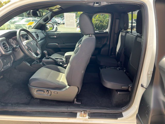 Used 2022 Toyota Tacoma TRD Off-Road w/ TRD Premium Off Road Package AWD/4WD image 31