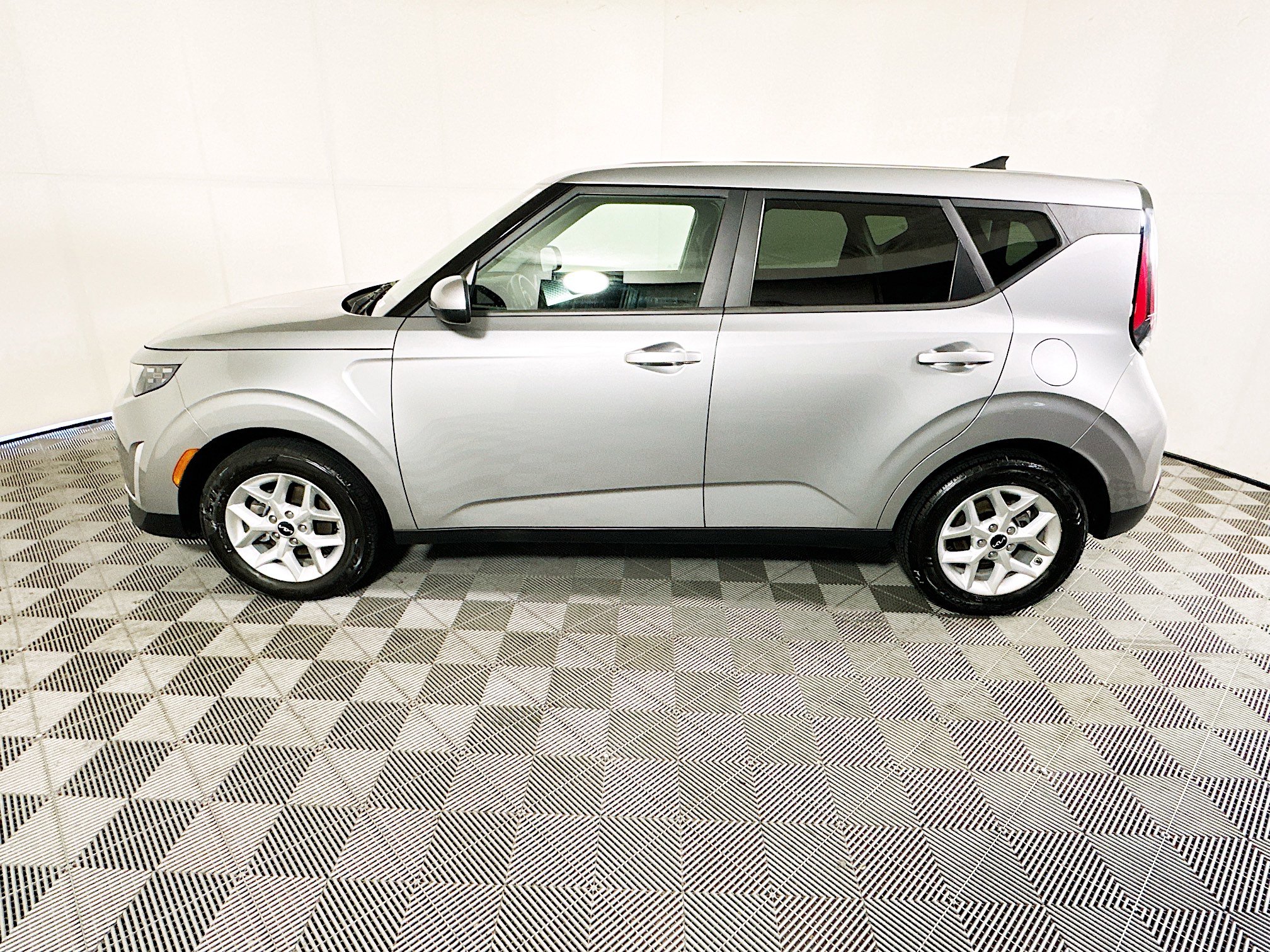 Used 2024 Kia Soul LX w/ Option Group 015 image 6