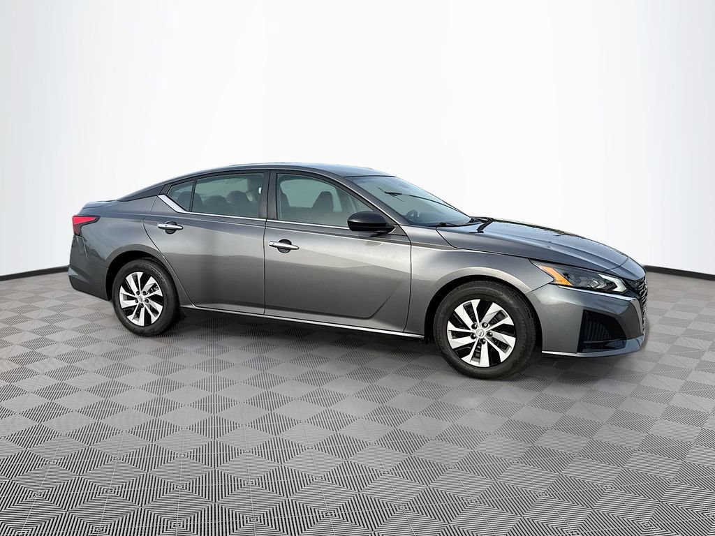 Used 2024 Nissan Altima 2.5 S FWD image 3
