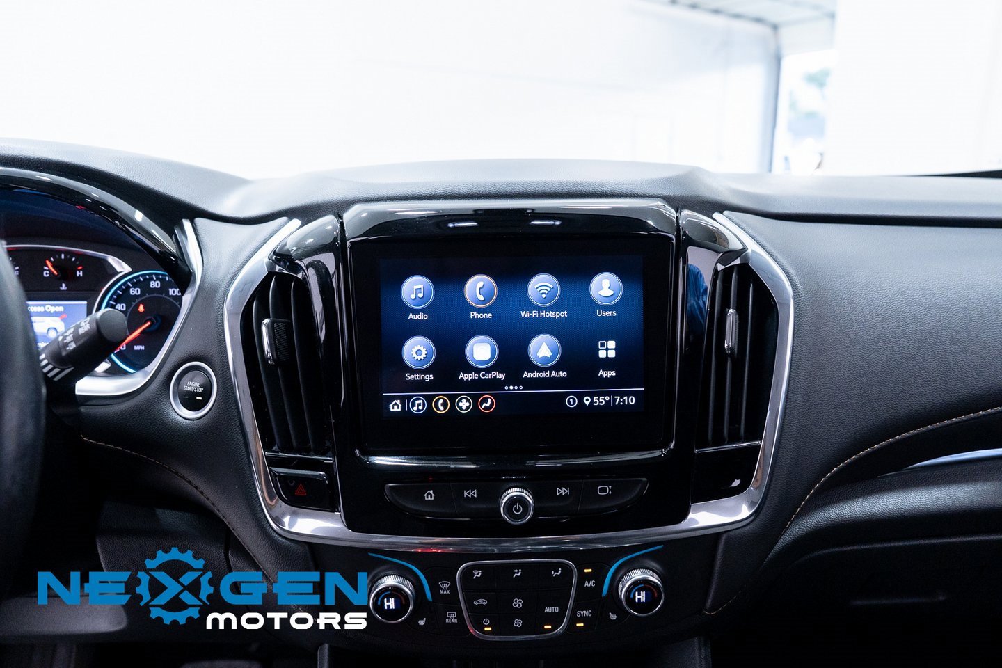 Used 2020 Chevrolet Traverse LT image 12