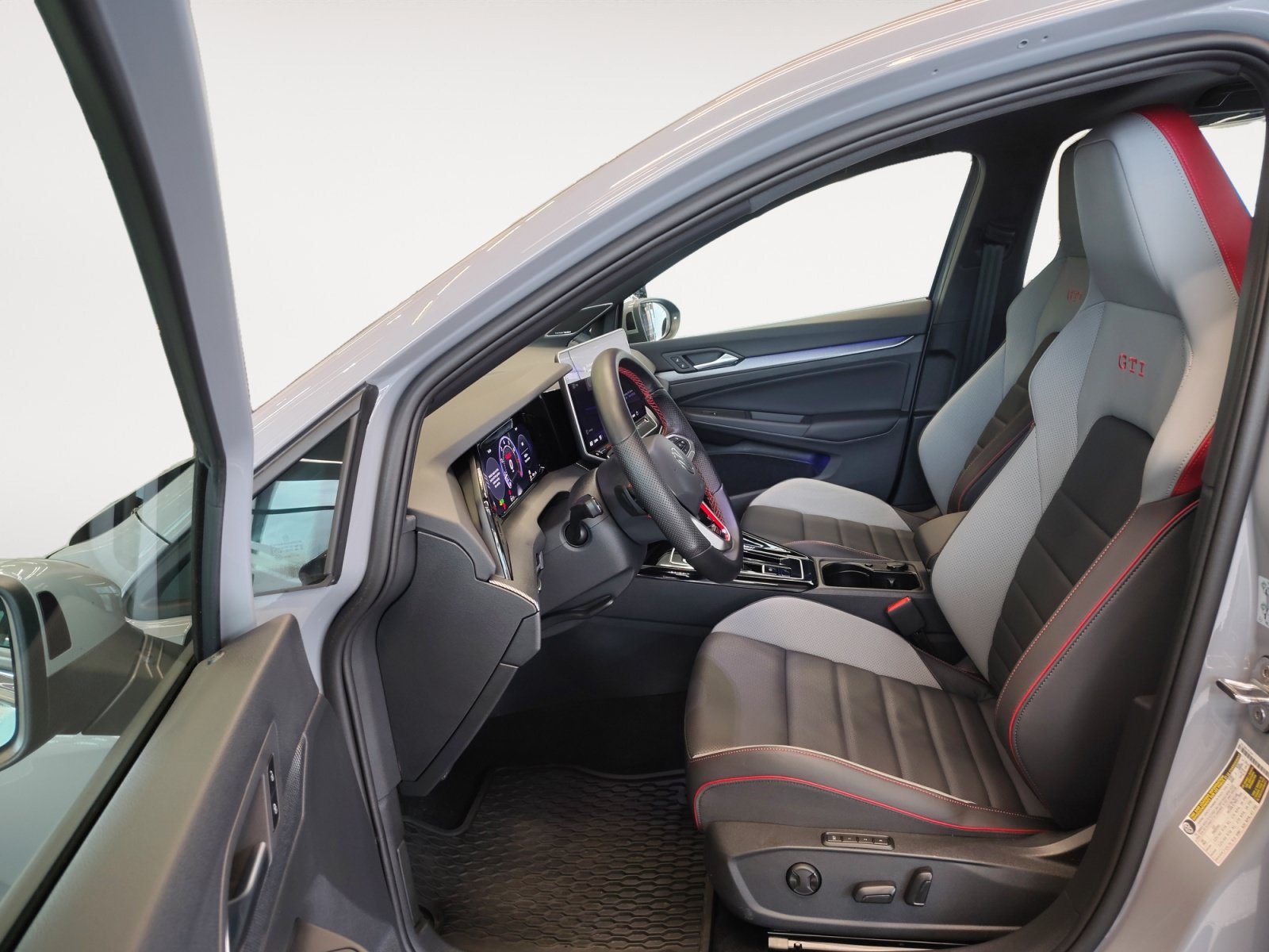 Used 2026 Volkswagen GTI SE FWD image 24