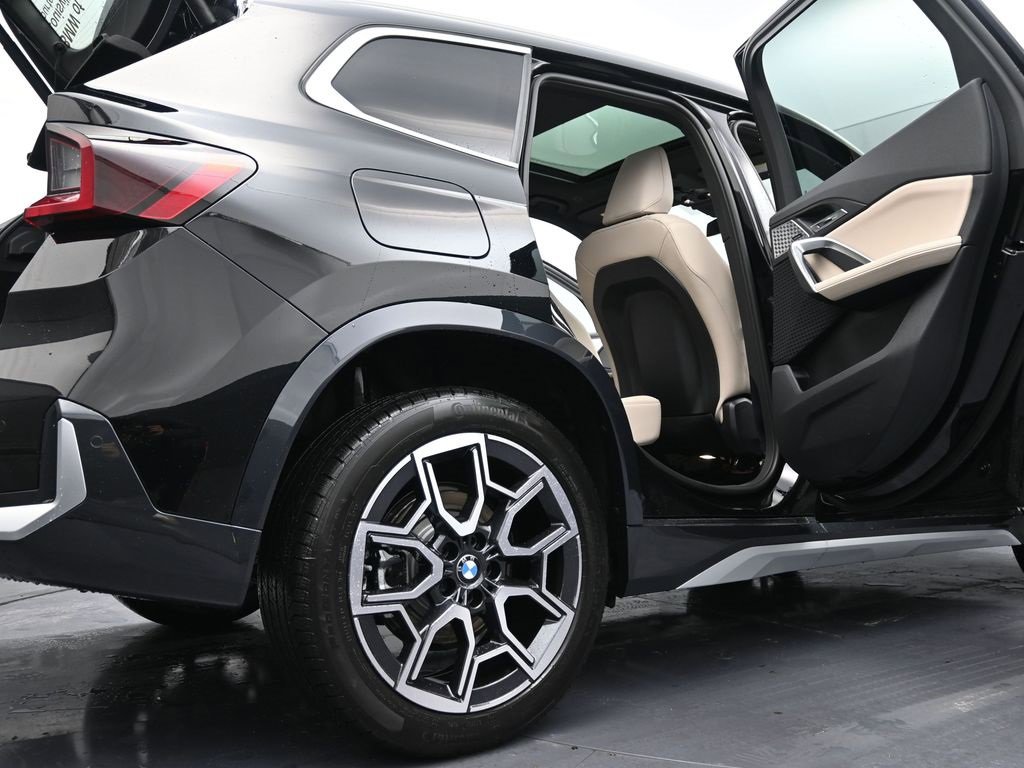 New 2025 BMW X1 xDrive28i w/ Convenience Package image 9