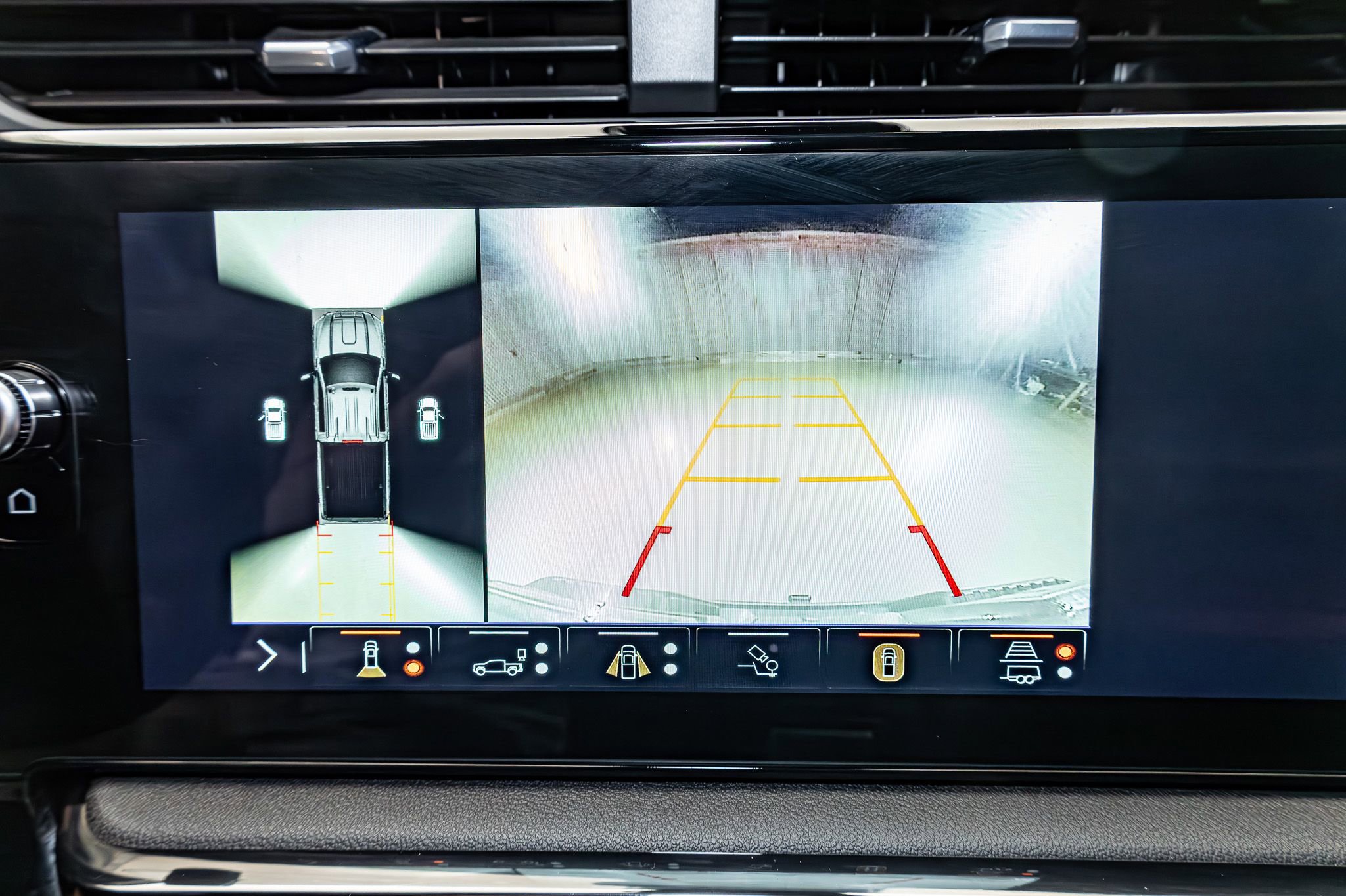 Used 2025 GMC Sierra 3500 AT4 w/ AT4 Premium Plus Package image 22