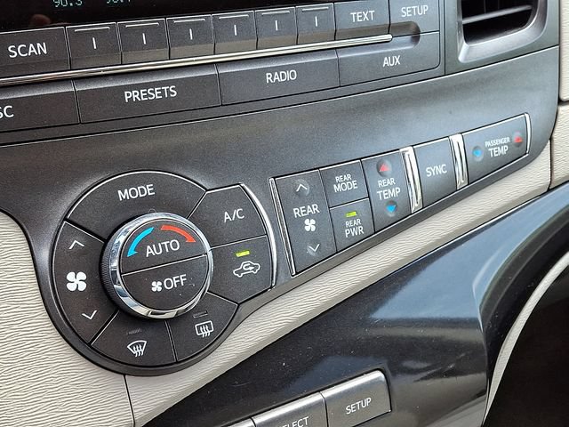 Used 2013 Toyota Sienna LE w/ Towing Pkg FWD image 18