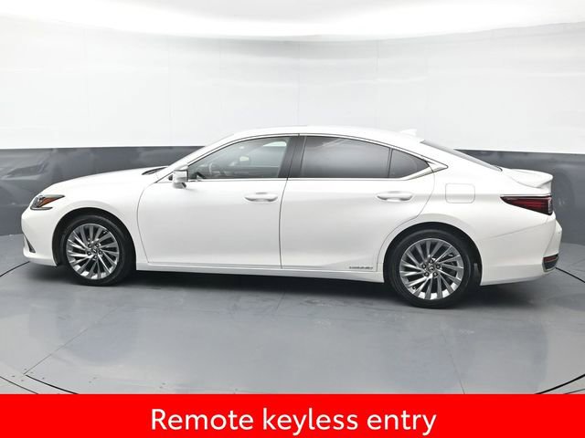 Used 2021 Lexus ES 300h w/ Accessory Package image 4