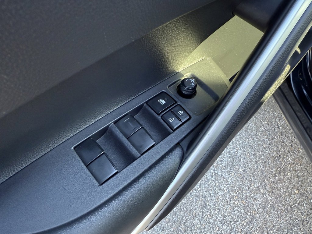 Used 2023 Toyota Corolla Cross SE image 16