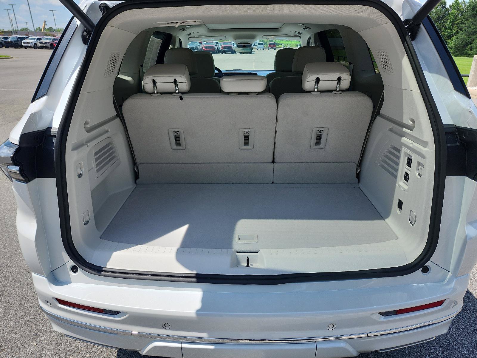 Used 2025 Buick Enclave Avenir w/ Super Cruise Package FWD image 10