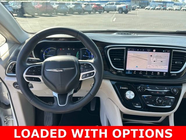Used 2023 Chrysler Pacifica Limited FWD image 18
