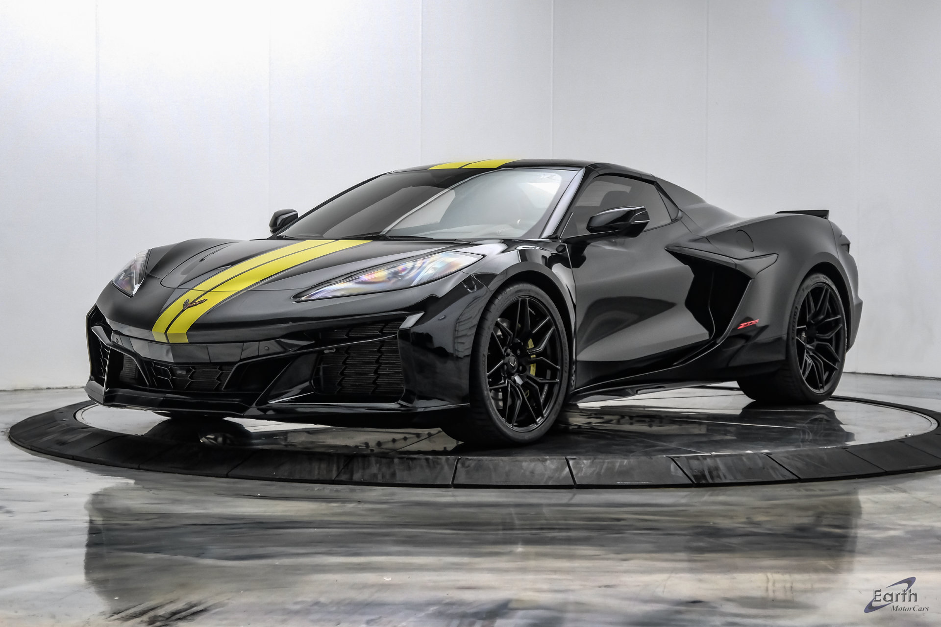 Used 2023 Chevrolet Corvette Z06 w/ Stealth Interior Trim Package RWD image 4