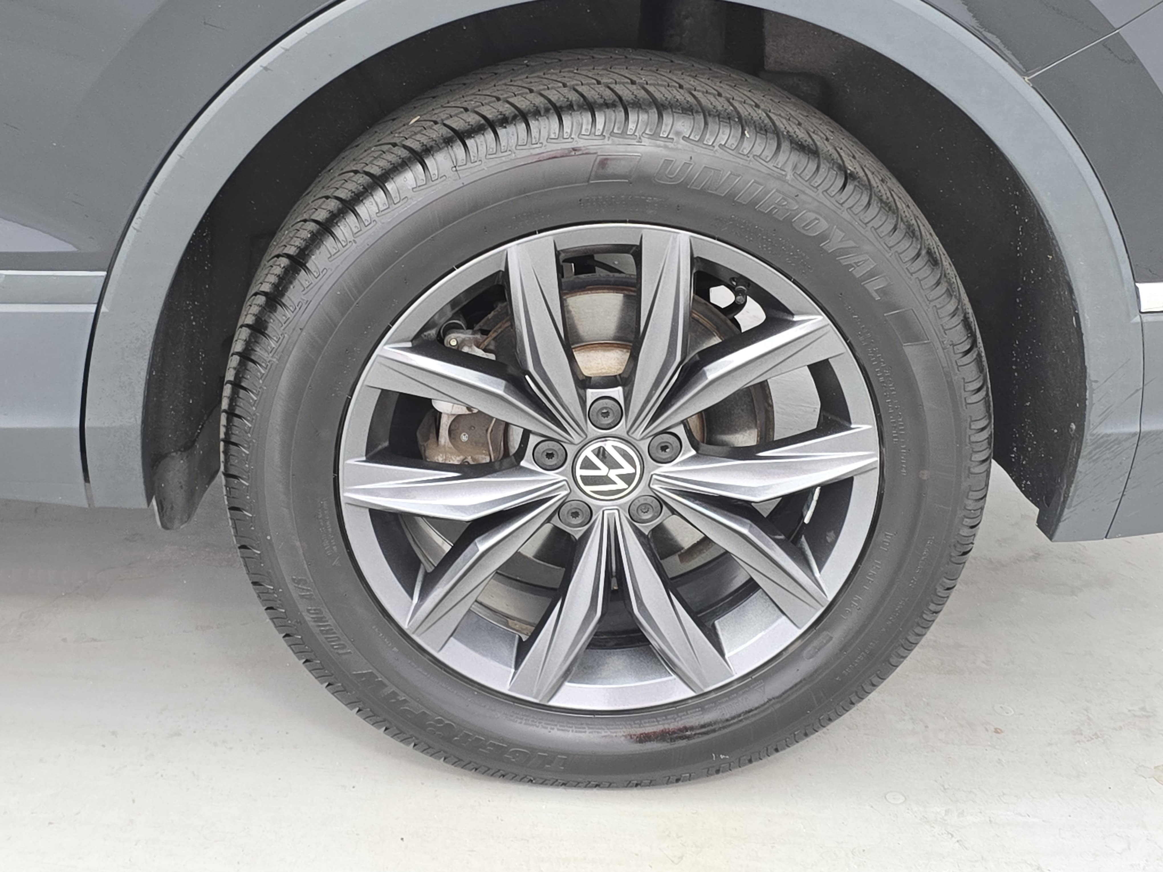 Used 2022 Volkswagen Tiguan SE w/ Panoramic Sunroof Package image 34