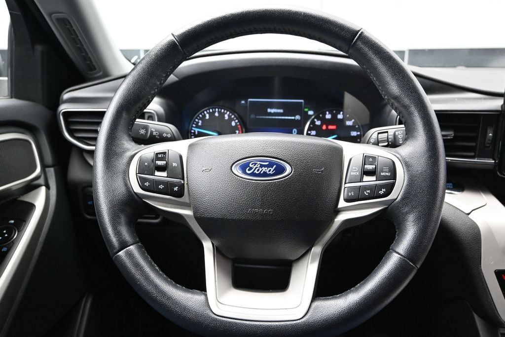 Used 2023 Ford Explorer XLT w/ Equipment Group 202A AWD/4WD image 23