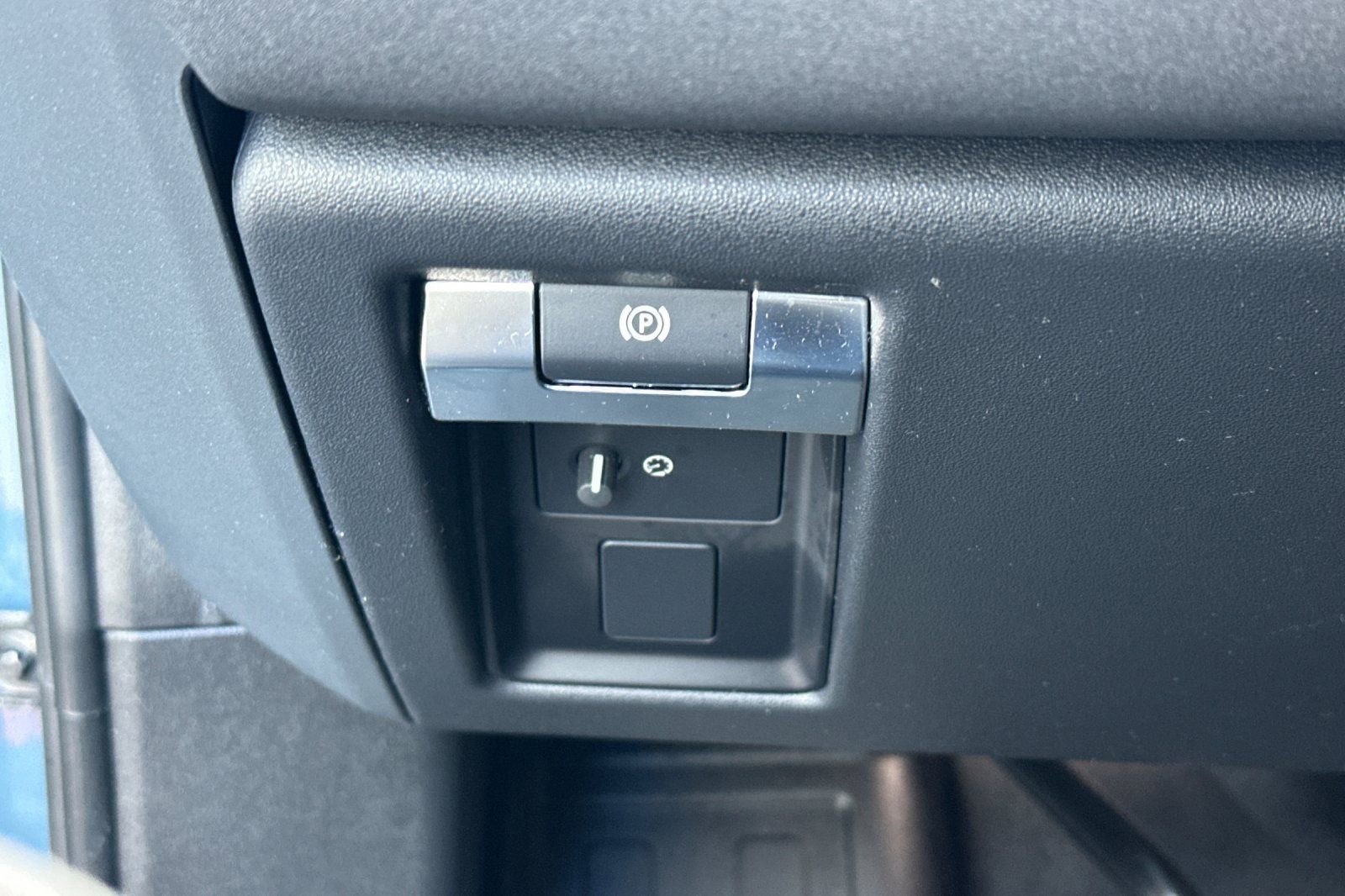 Used 2023 Land Rover Defender 110 X-Dynamic SE image 34