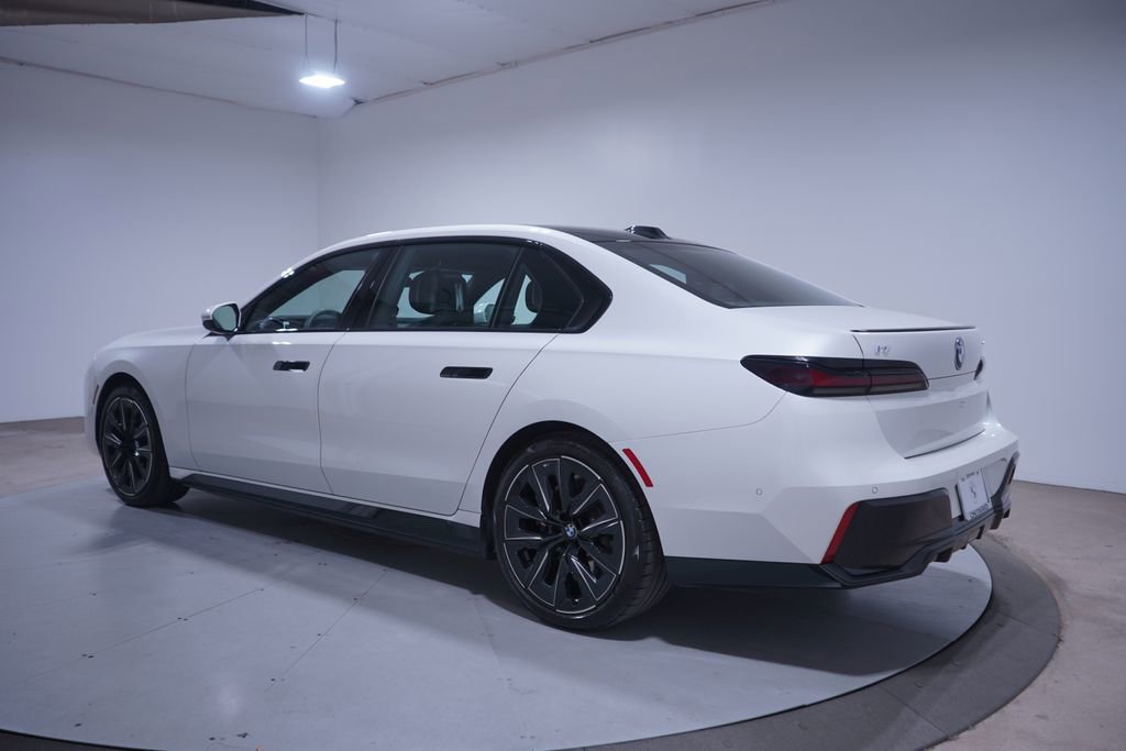 Used 2025 BMW i7 eDrive50 w/ M Sport Package image 3