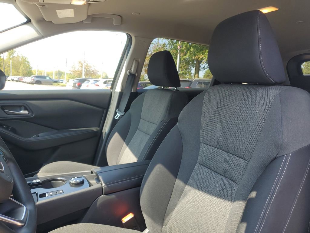 Used 2024 Nissan Rogue SV image 12