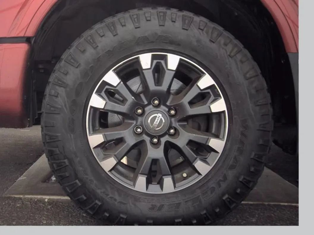 Used 2018 Nissan Titan PRO-4X w/ Pro-4x Convenience Package AWD/4WD image 7