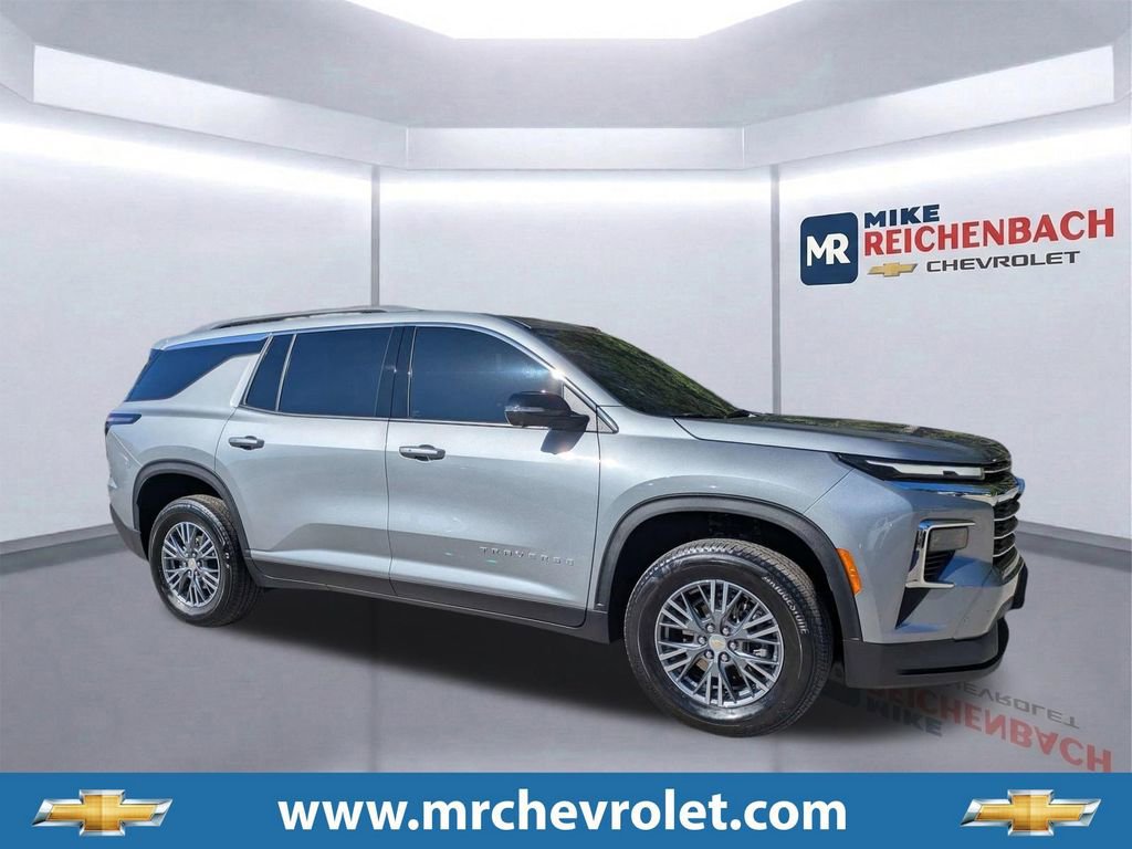 Used 2024 Chevrolet Traverse LT