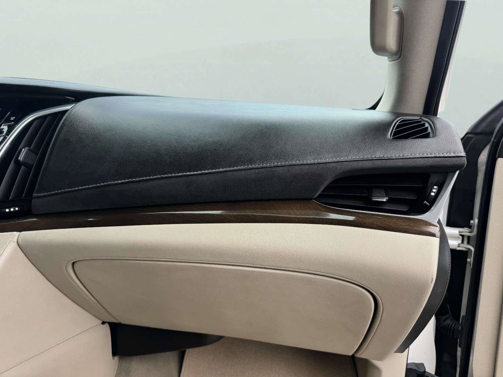 Used 2020 Cadillac Escalade Premium Luxury AWD/4WD image 58