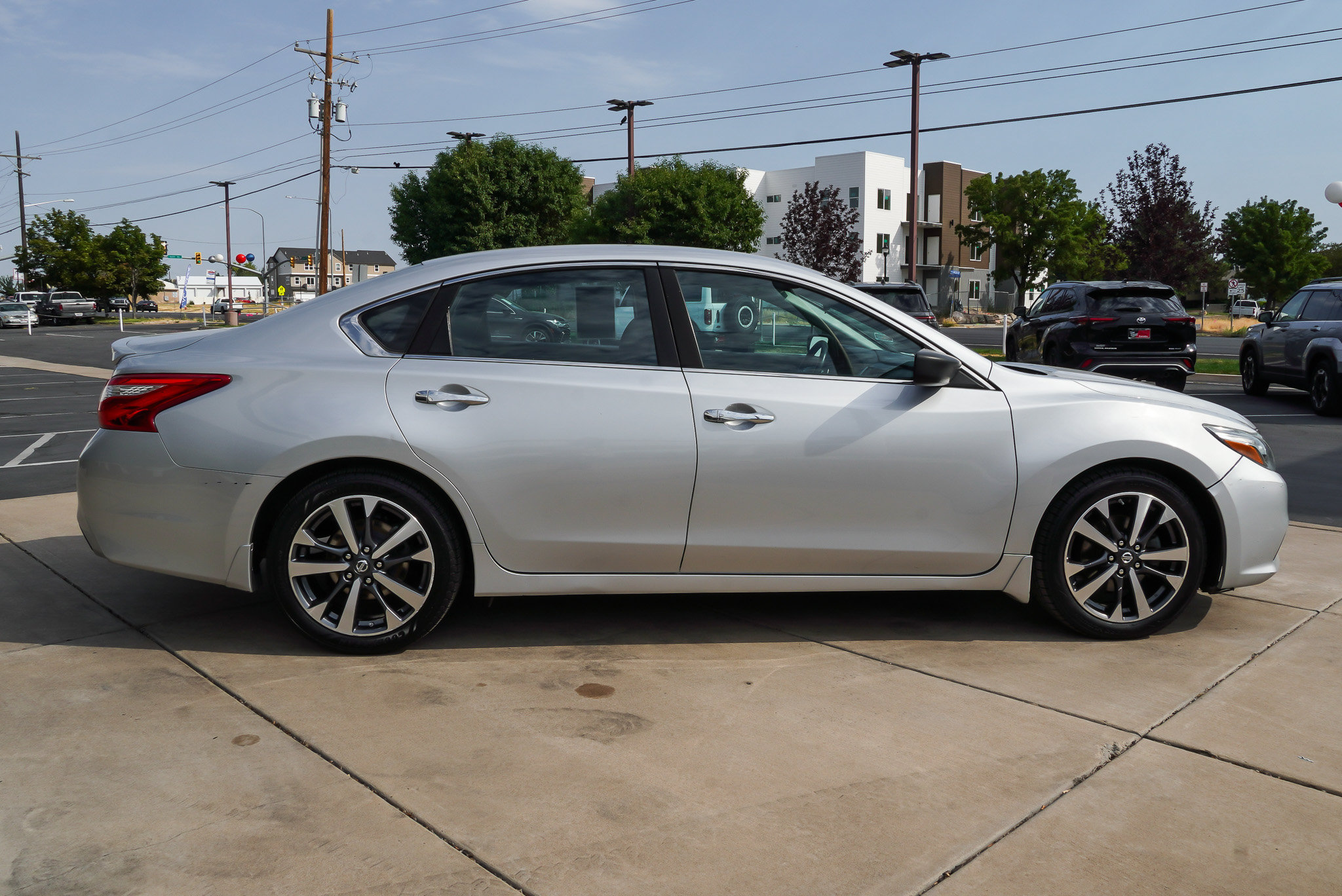 Used 2016 Nissan Altima 2.5 SR FWD image 9
