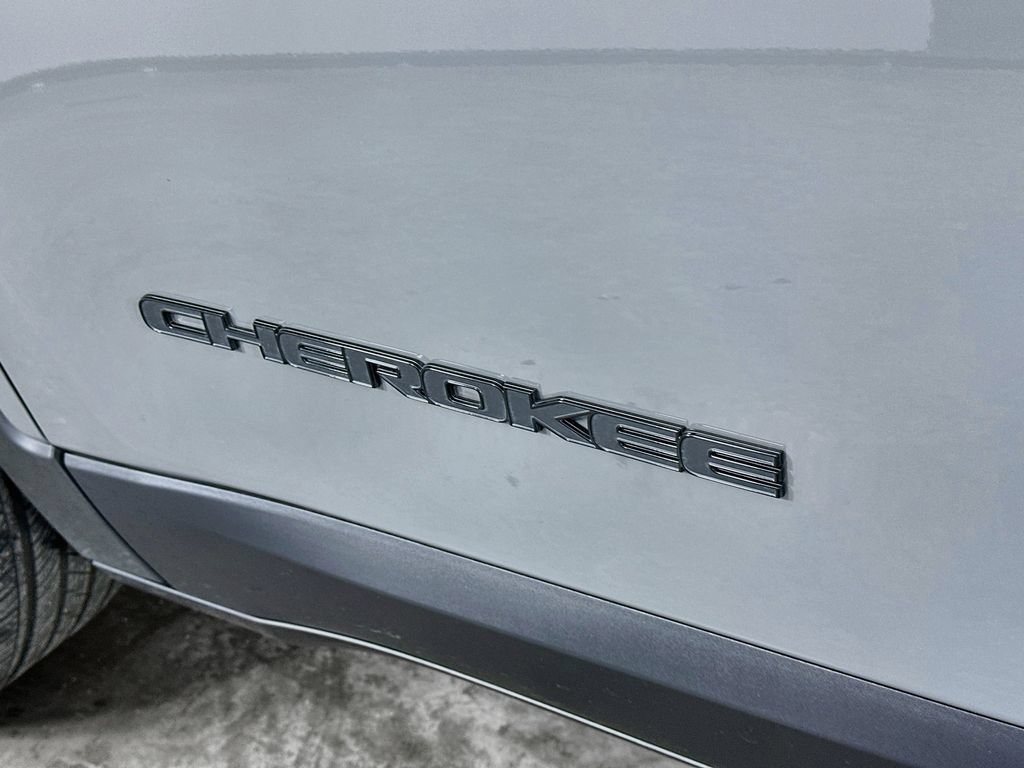 Used 2023 Jeep Cherokee Altitude Lux AWD/4WD image 28