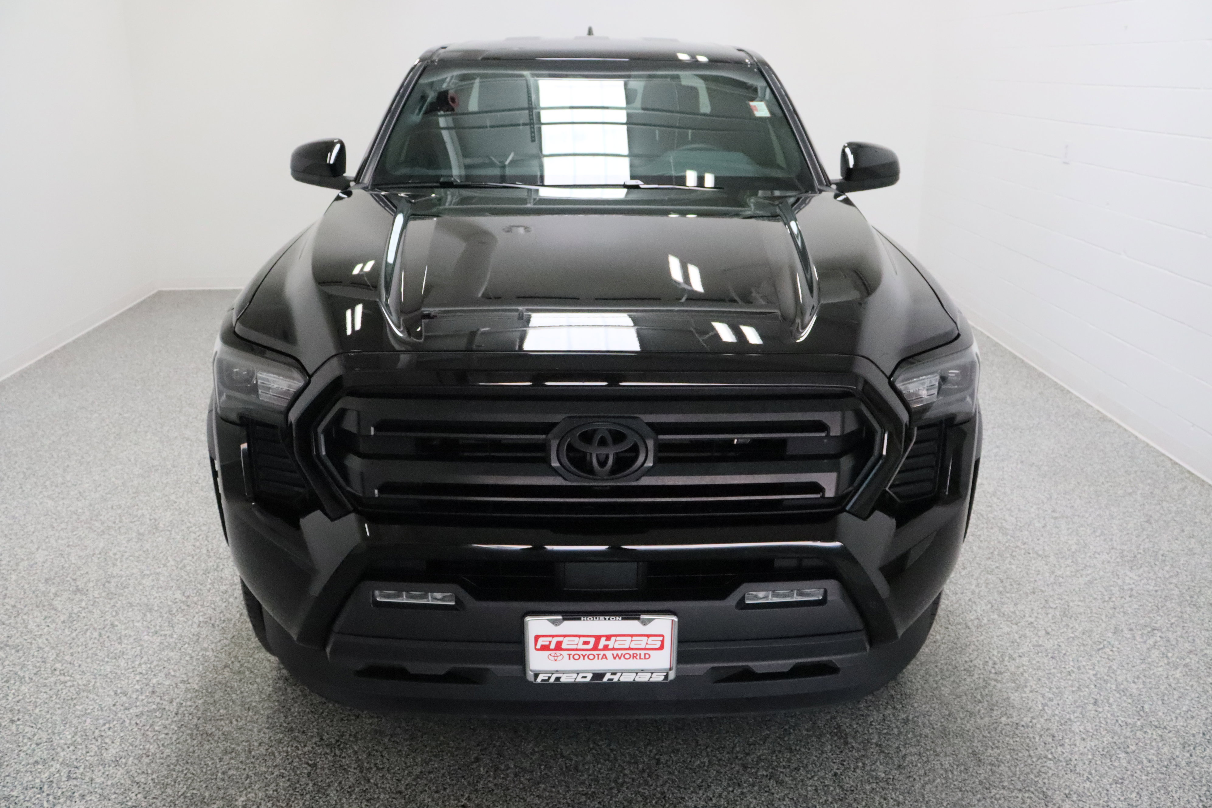 Used 2025 Toyota Tacoma SR5 AWD/4WD image 3