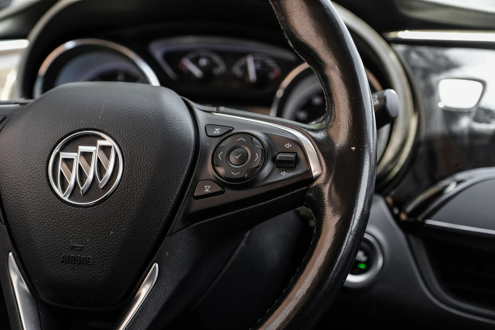 Used 2020 Buick Envision Essence AWD/4WD image 17