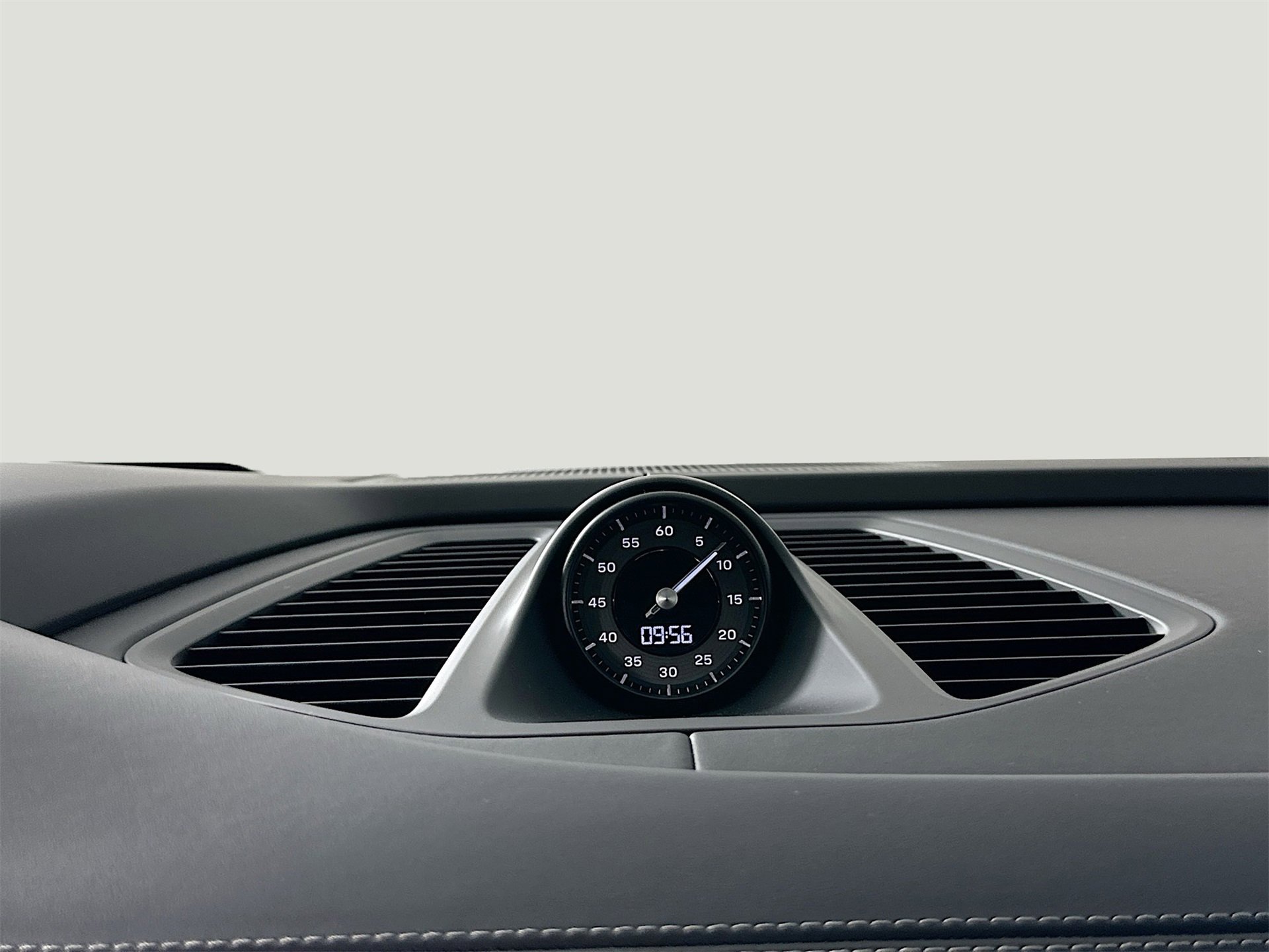 Certified 2025 Porsche Macan Turbo Electric image 25