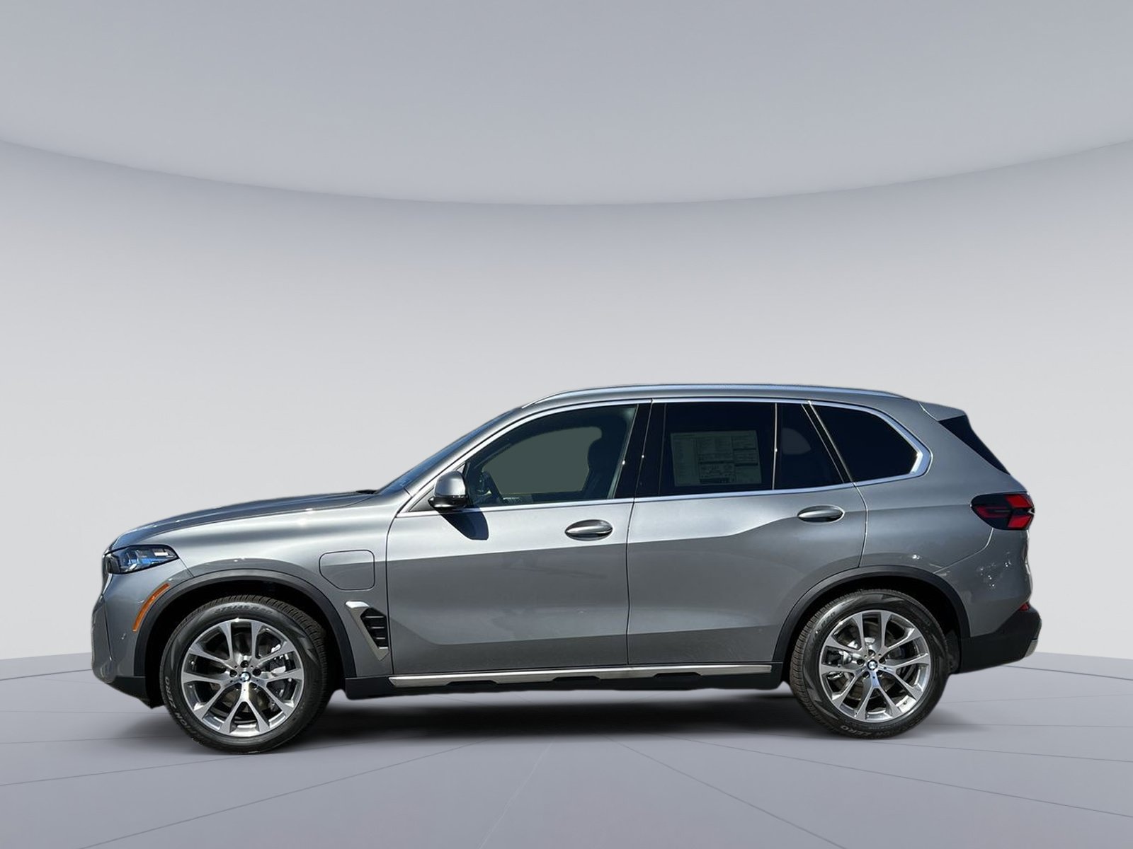 New 2026 BMW X5 xDrive50e AWD/4WD image 2