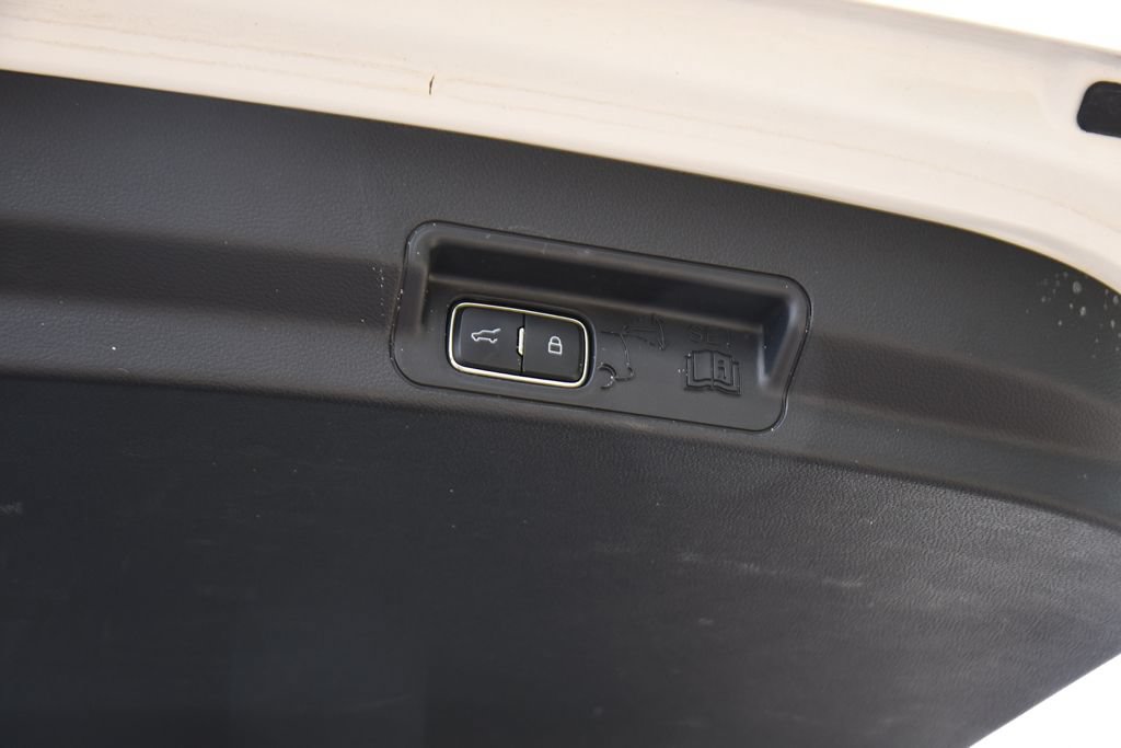 Used 2025 Ford Explorer ST-Line w/ ST-Line Street Pack AWD/4WD image 21