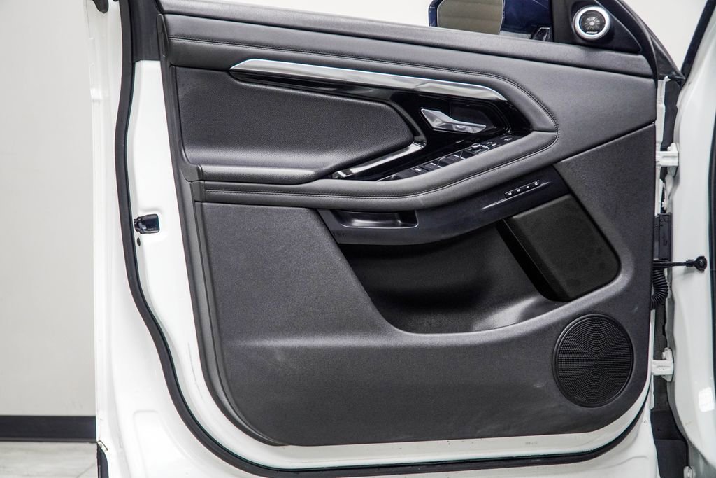 Used 2020 Land Rover Range Rover Evoque SE image 34