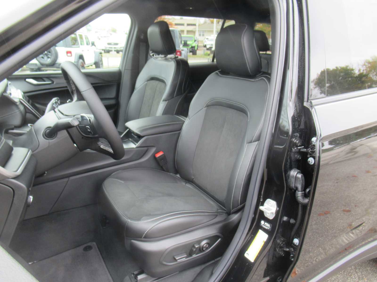 New 2025 Jeep Grand Cherokee L Altitude image 19