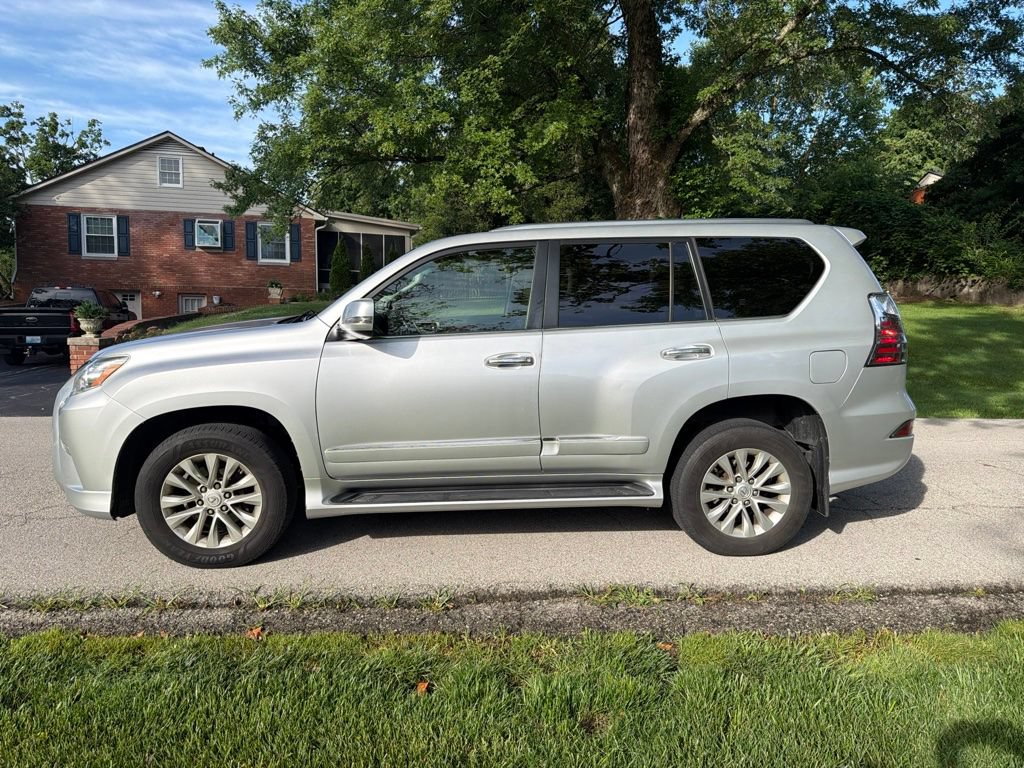 Used 2017 Lexus GX 460 Premium w/ Premium Package AWD/4WD image 7