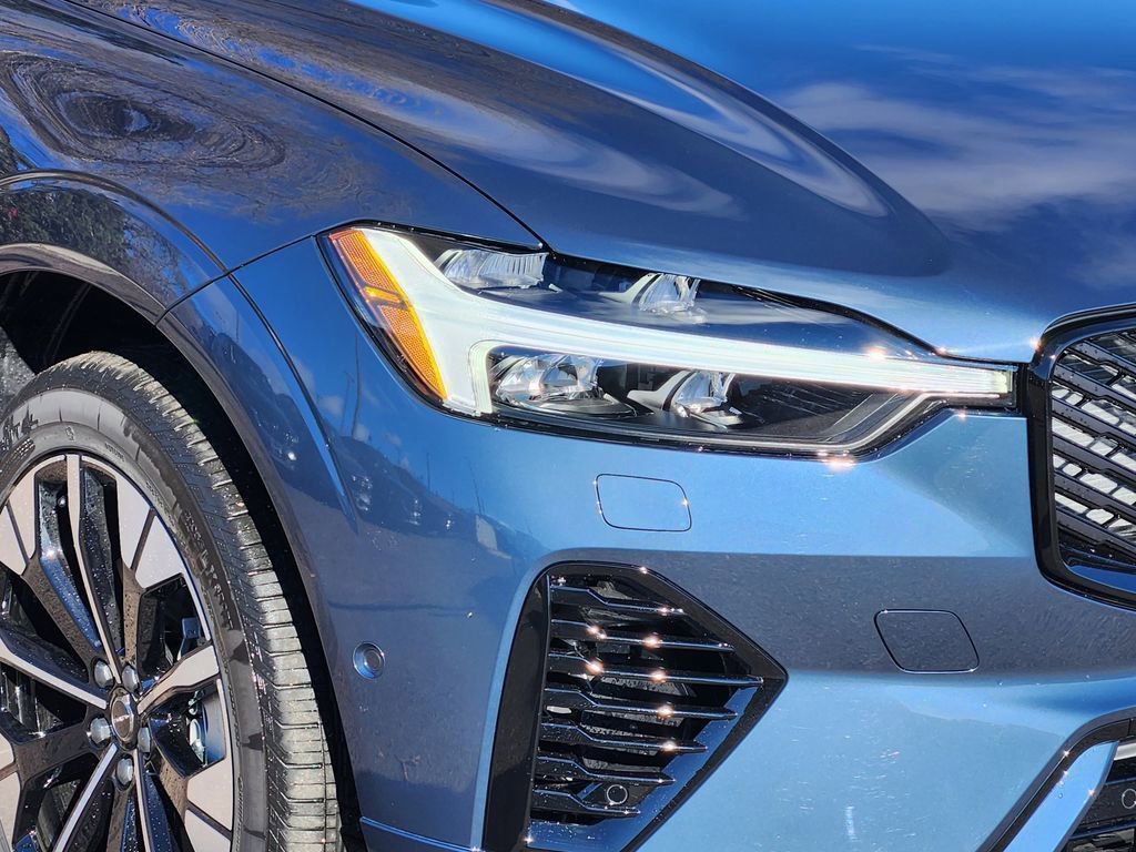 New 2026 Volvo XC60 T8 Plus w/ Protection Package Premier image 28