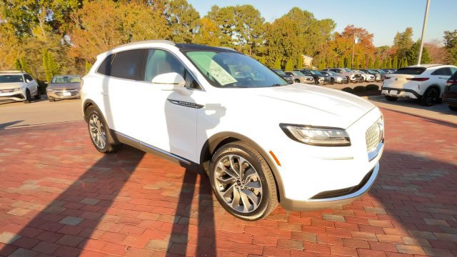 Used 2022 Lincoln Nautilus Reserve AWD/4WD image 3