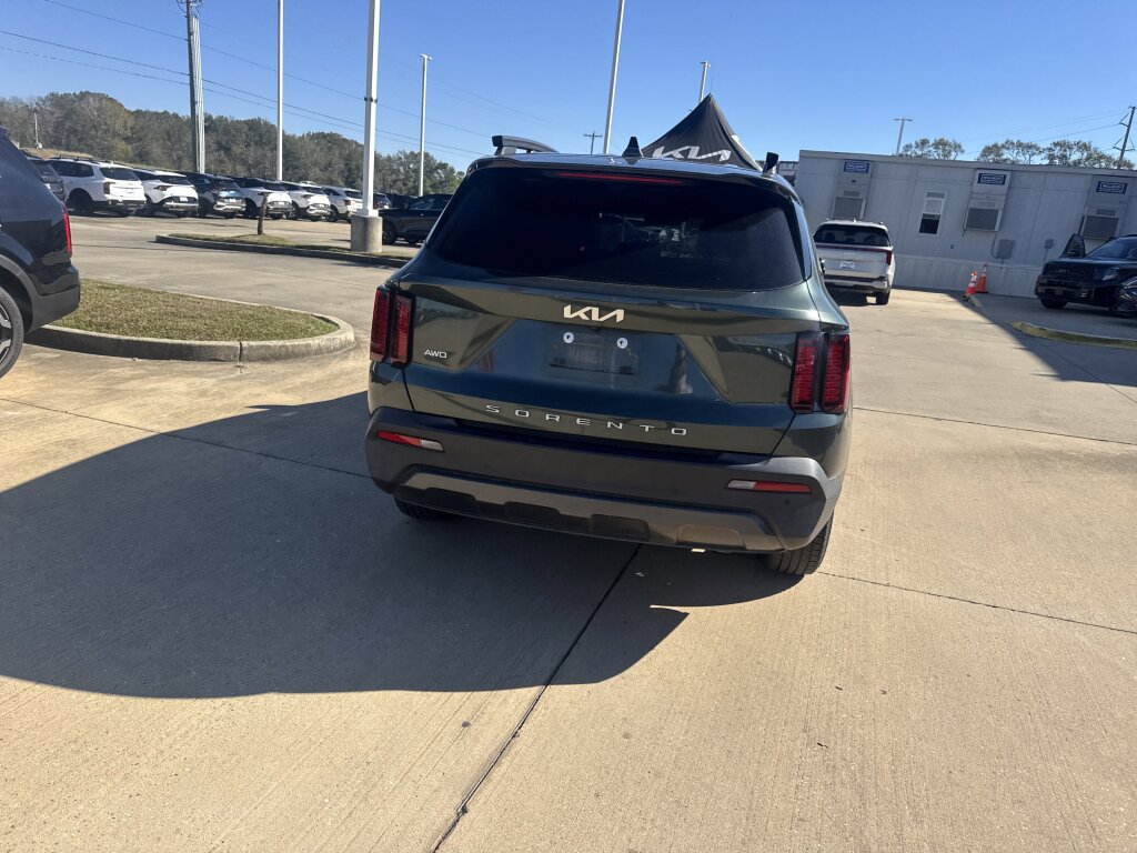 Used 2022 Kia Sorento S image 18