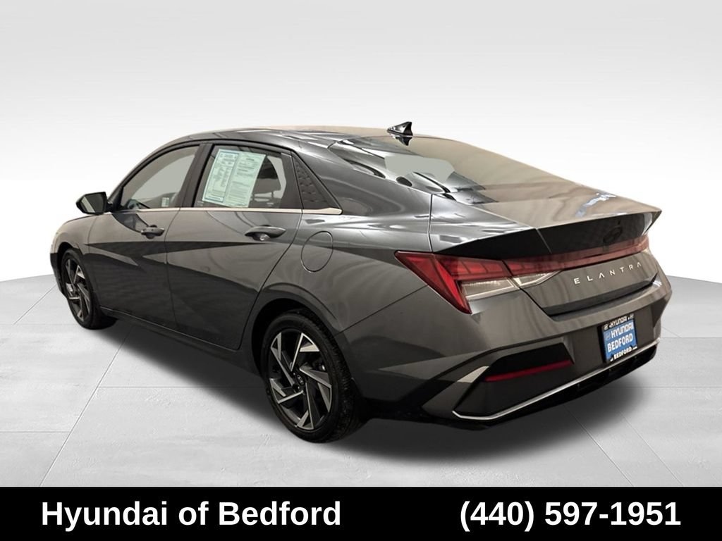 Used 2024 Hyundai Elantra SEL w/ Convenience Package FWD image 8