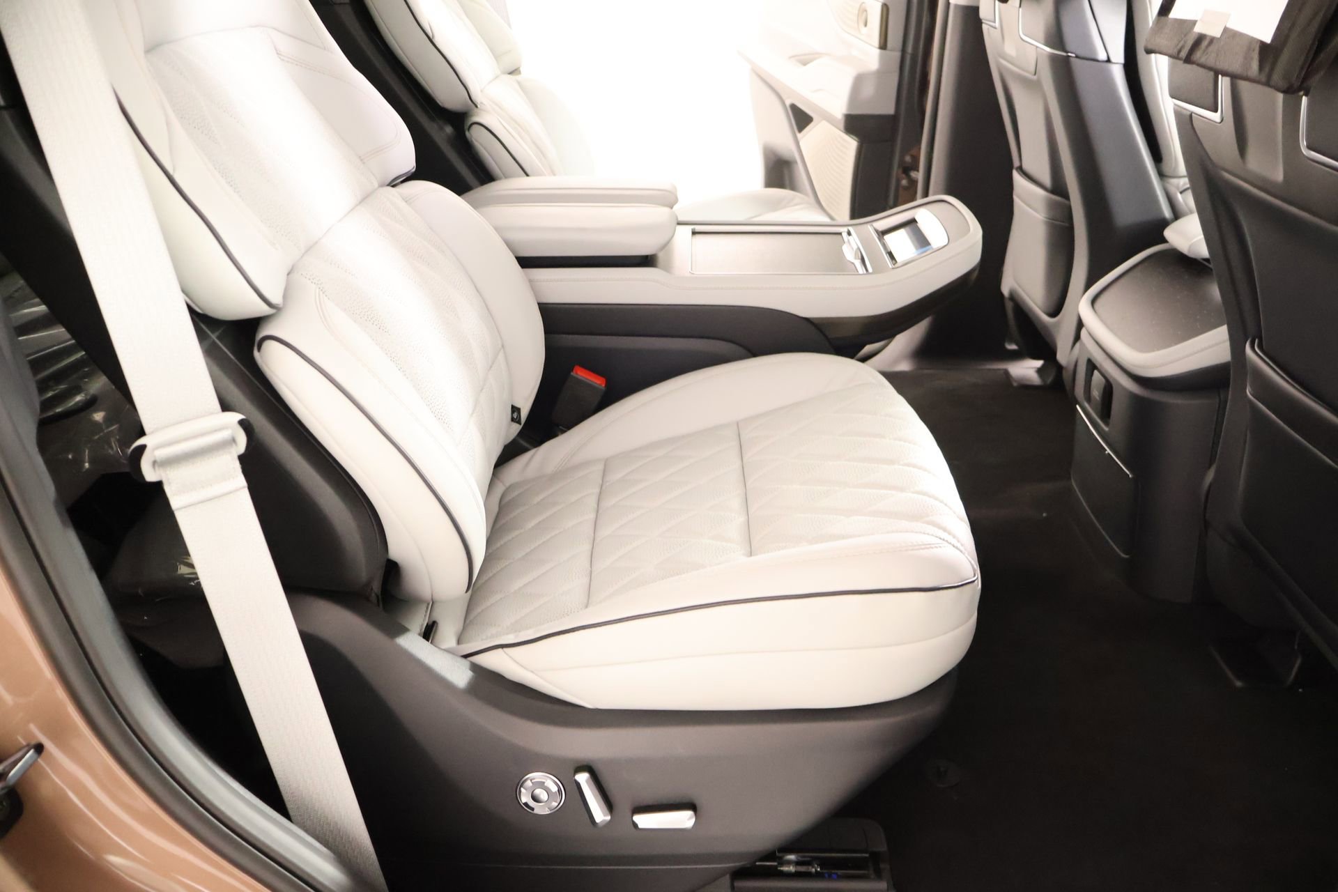 New 2026 Lincoln Navigator Black Label AWD/4WD image 16