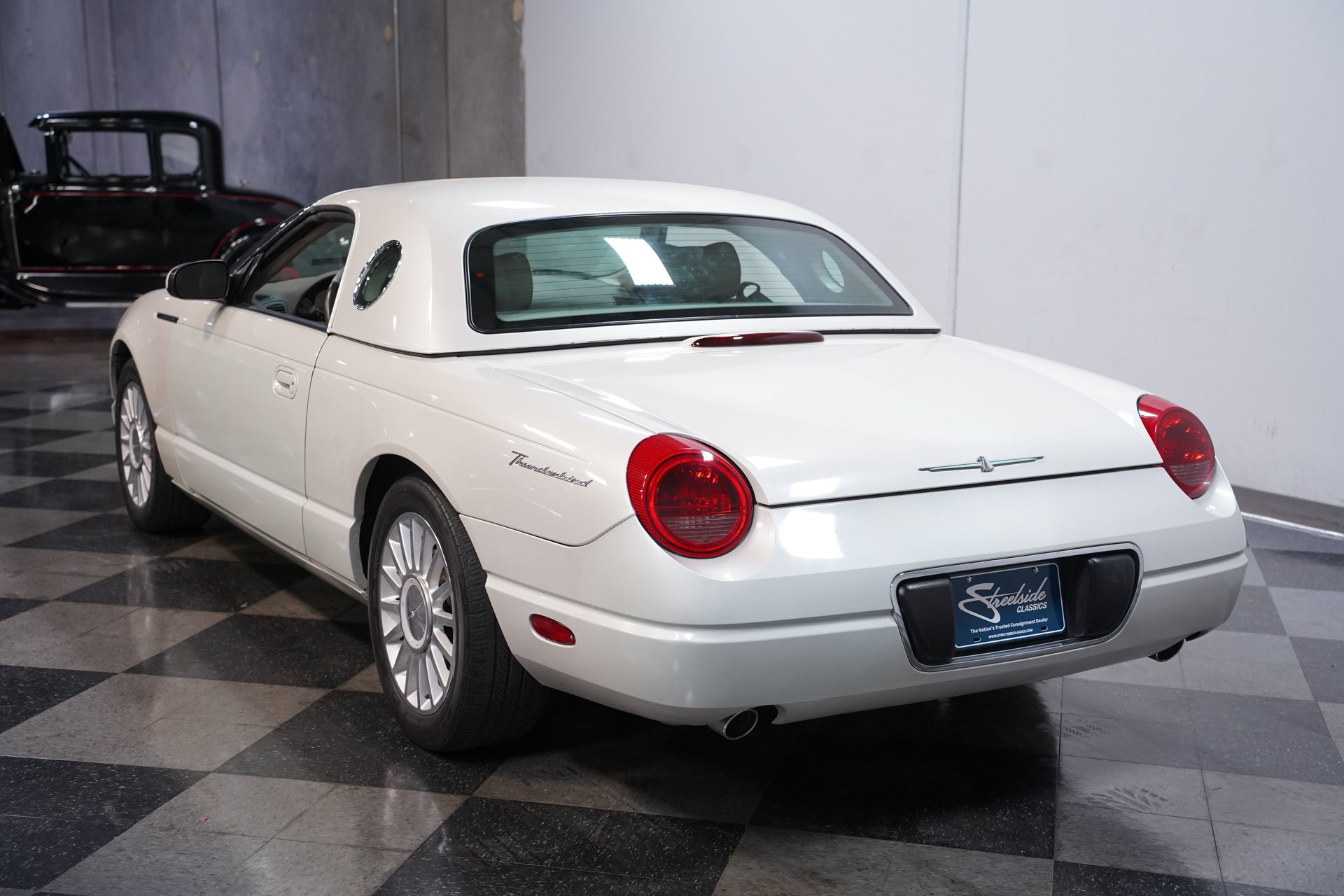 Used 2005 Ford Thunderbird 50th Anniversary RWD image 9