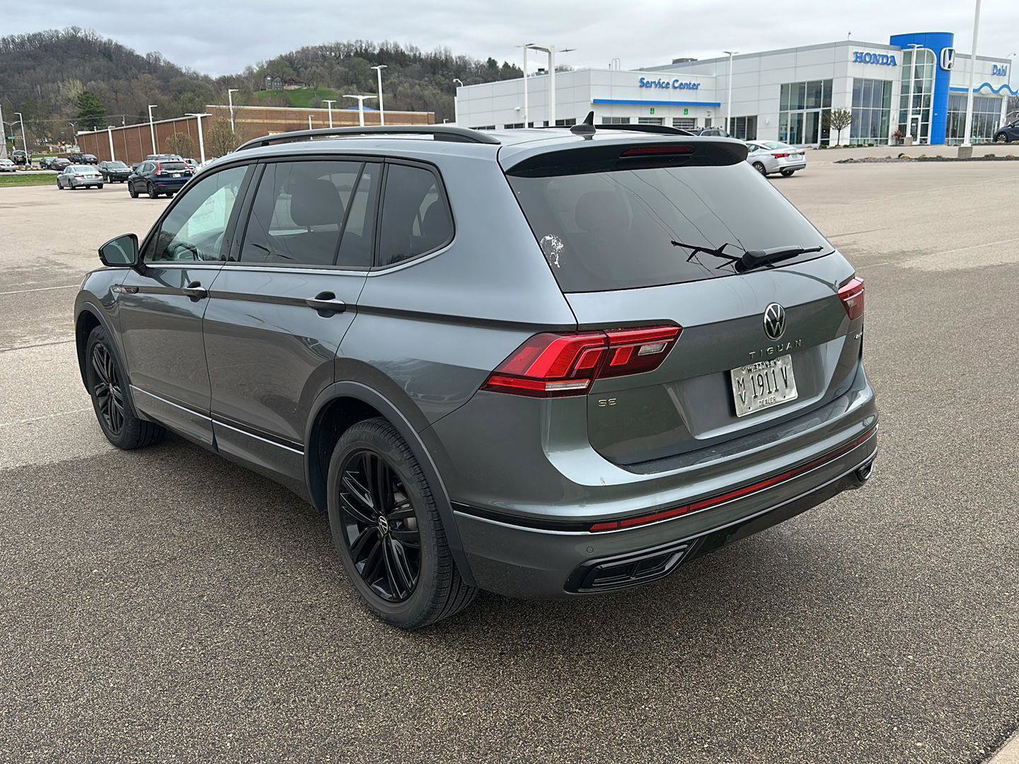 Used 2022 Volkswagen Tiguan SE R-Line image 5