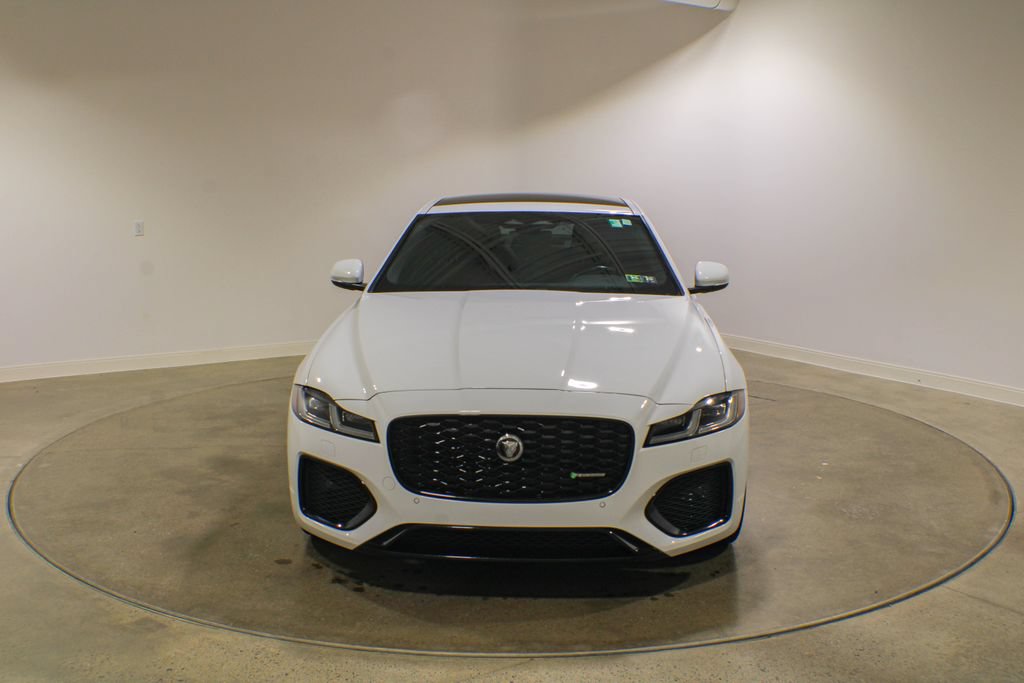 Certified 2022 Jaguar XF R-Dynamic SE AWD/4WD image 9