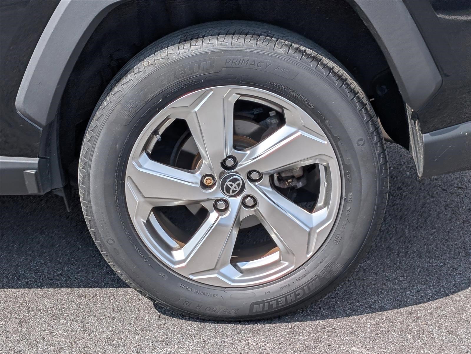 Used 2021 Toyota RAV4 XLE Premium image 10