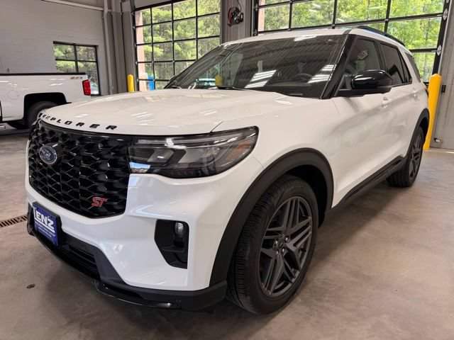 Used 2025 Ford Explorer ST AWD/4WD image 4