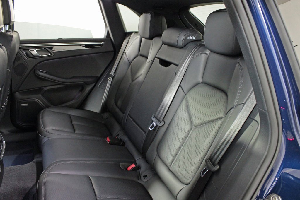 Used 2025 Porsche Macan image 35