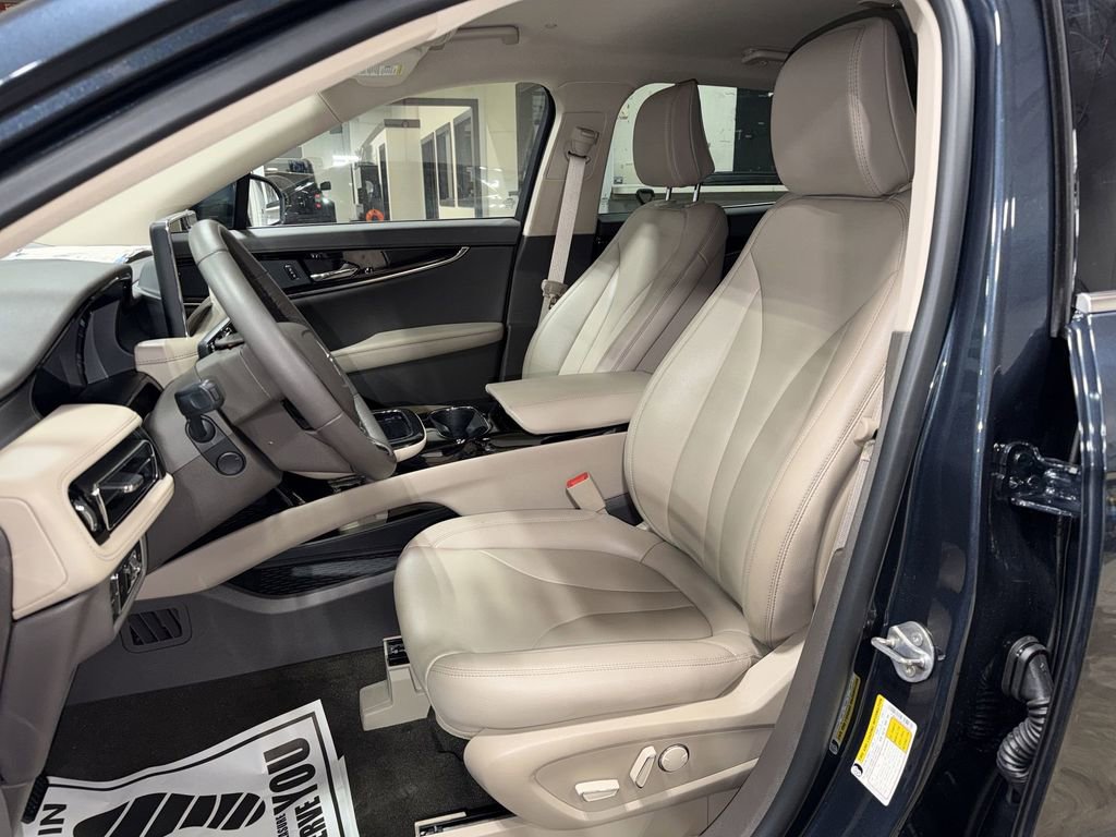 Used 2023 Lincoln Nautilus AWD w/ Premium Package image 13
