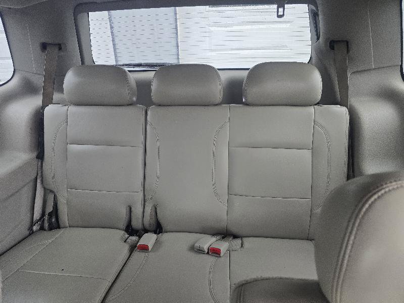 Used 2008 Chrysler Aspen Limited AWD/4WD image 7