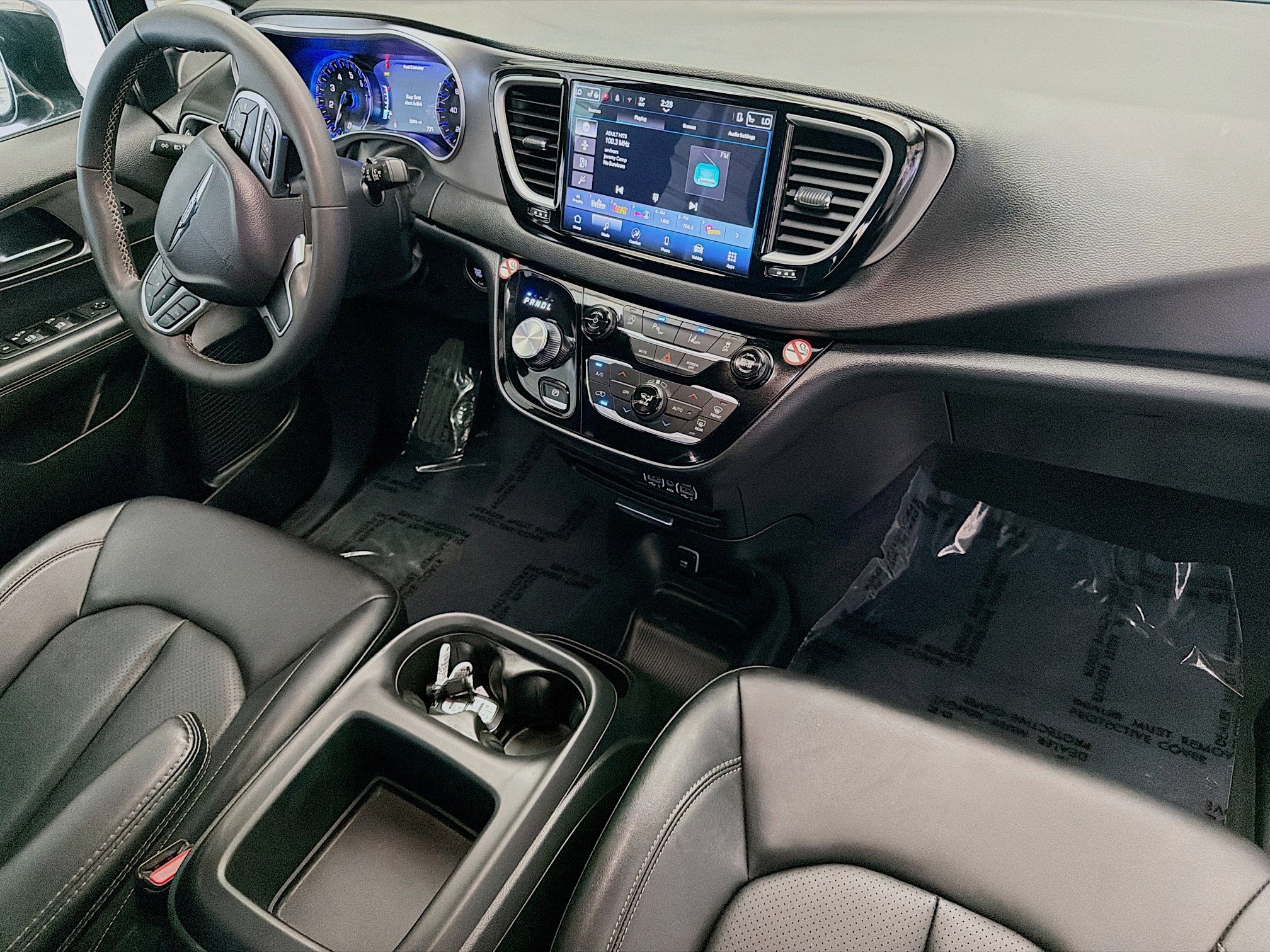 Used 2025 Chrysler Pacifica Select FWD image 11