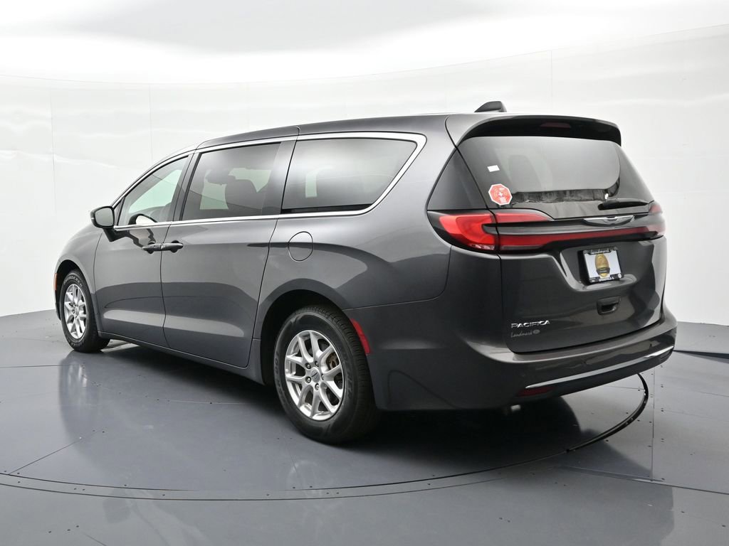 Used 2023 Chrysler Pacifica Touring-L image 8